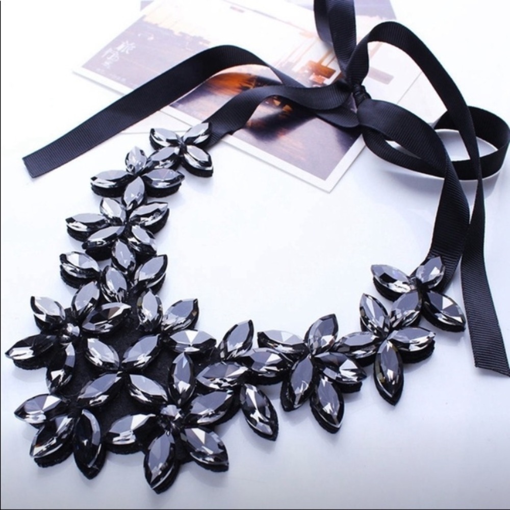 Flower Ribbon Necklace